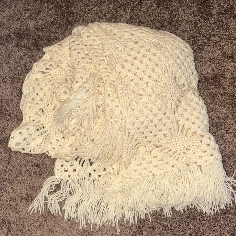 Primitive farmhouse style Peacock Alley white crocheted floral fringed blanket